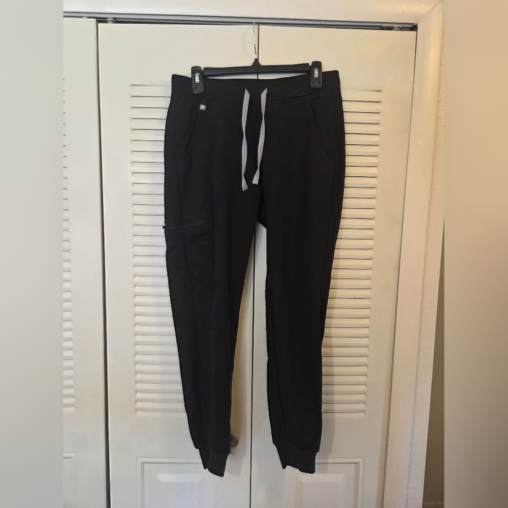 Figs Women's Black Jogger Scrub Pants